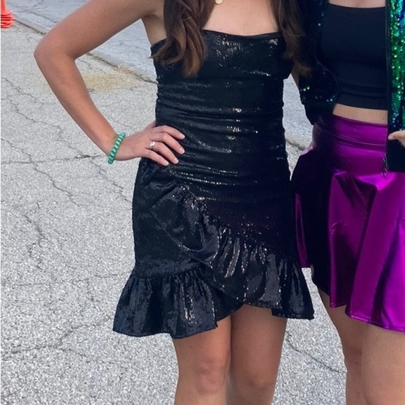 Likely Lilia Sequined Ruffle Cocktail Dress 6 - Picture 3 of 16